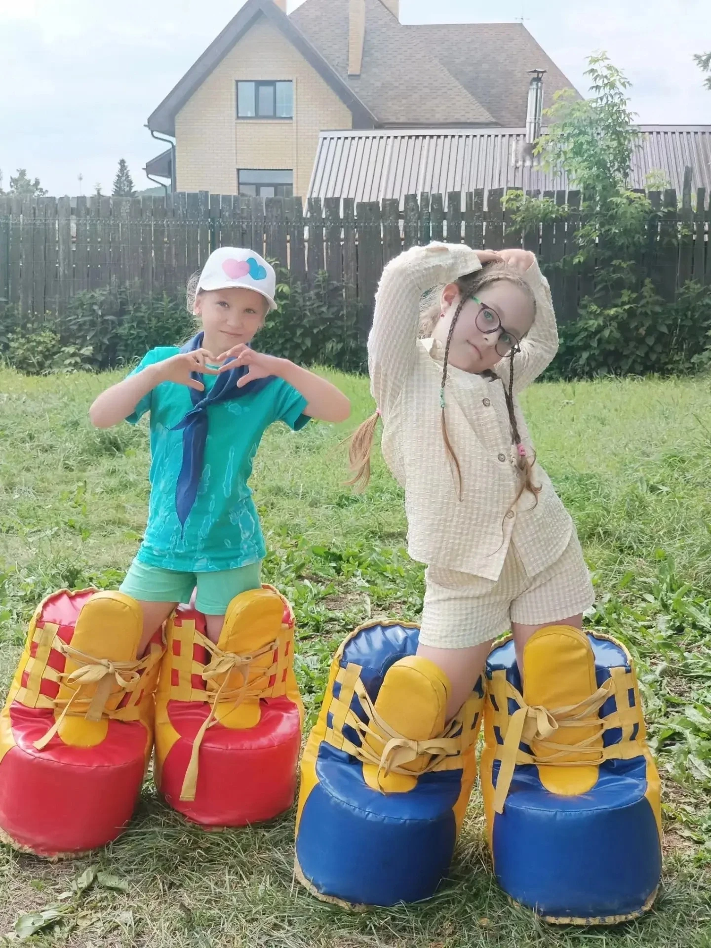 Вновь активный день в нашем лагере. Ребята играли в "гигантские" игры! Также каждый отряд принял уча