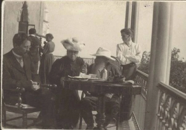 Чехов и Толстой на совместной встрече, 1900 год
