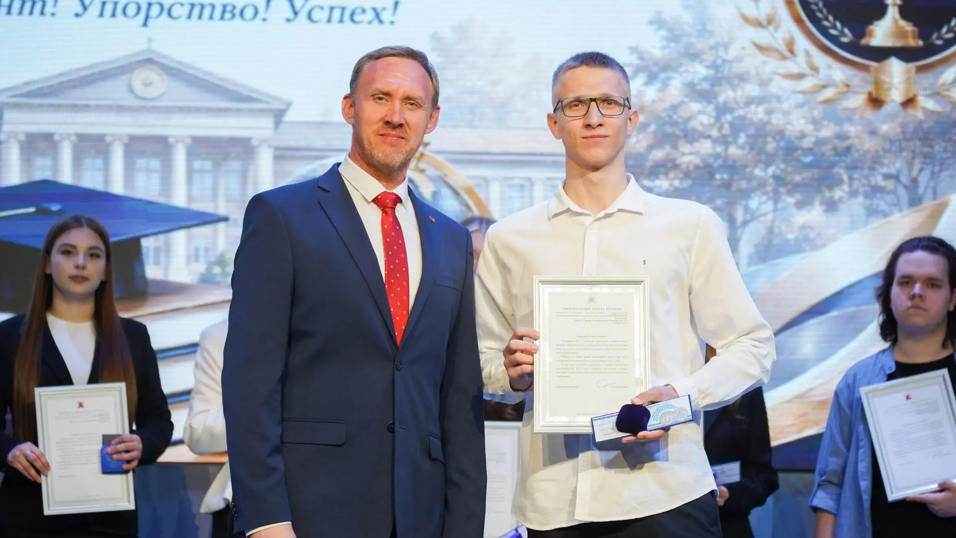 НАШИ СЕРЕБРЯНЫЕ МЕЛАЛИСТЫ:
ПРЯХИН АЛЕКСЕЙ
ЮМАНОВ АРТЕМ
ЮРИЧЕВА ЕЛЕНА
КУВАЛДИНА СНЕЖАНА
МАЛОВА МАРГАР
