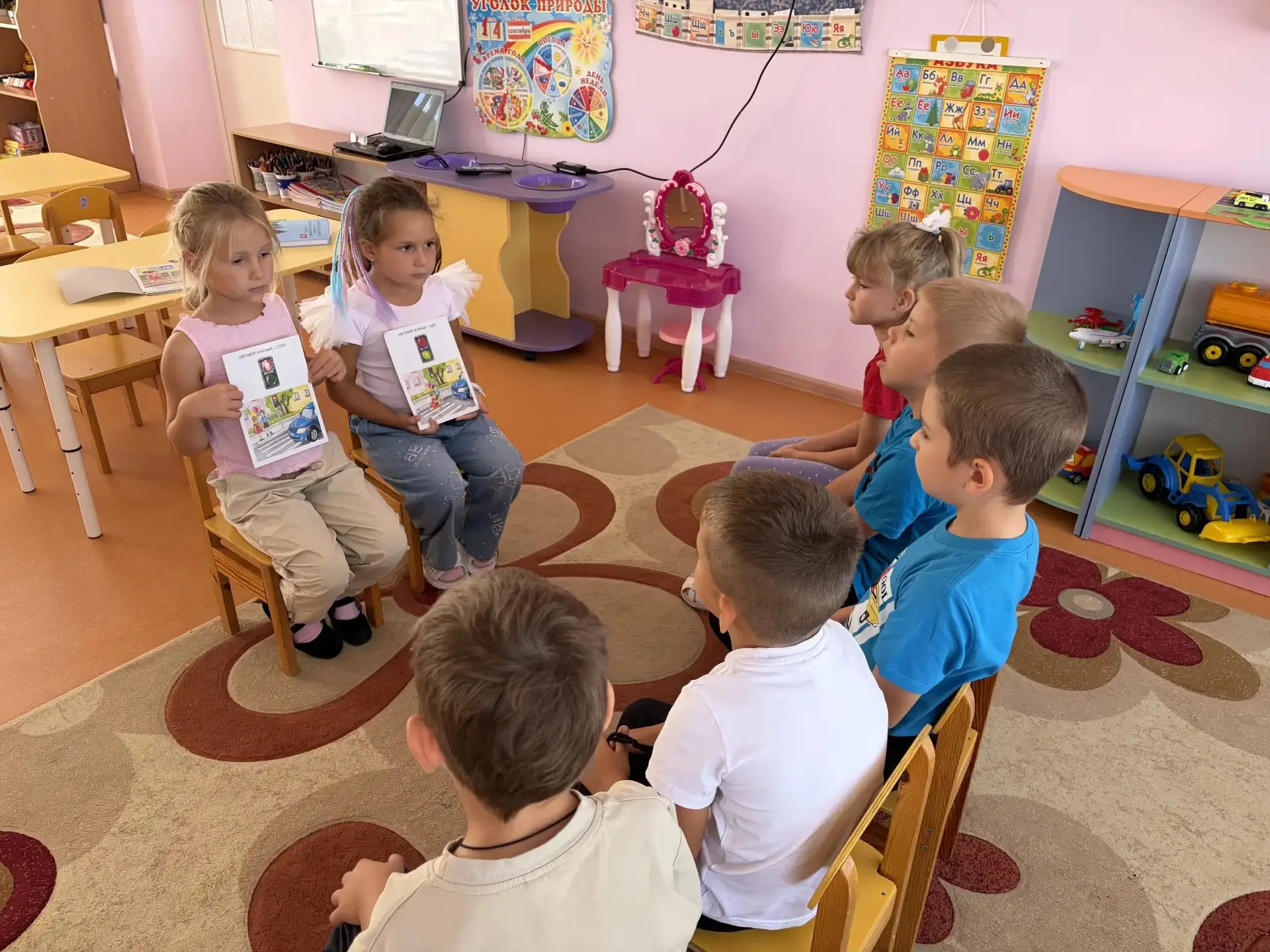 В рамках « Недели  безопасности» в подготовительной группе № 1 прошли акции «Внимание -...