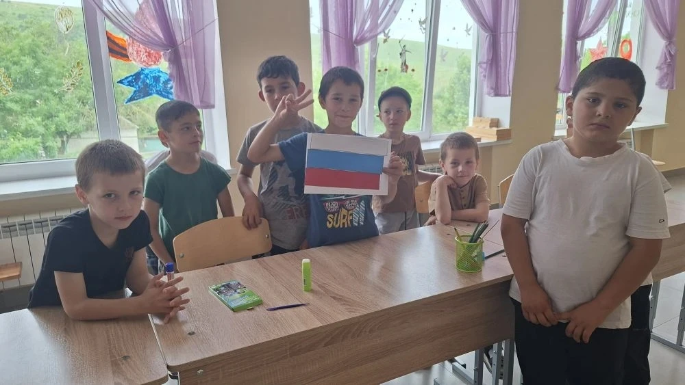 Накануне Дня России в стенах нашей школы царила особая атмосфера — атмосфера гордости, ...