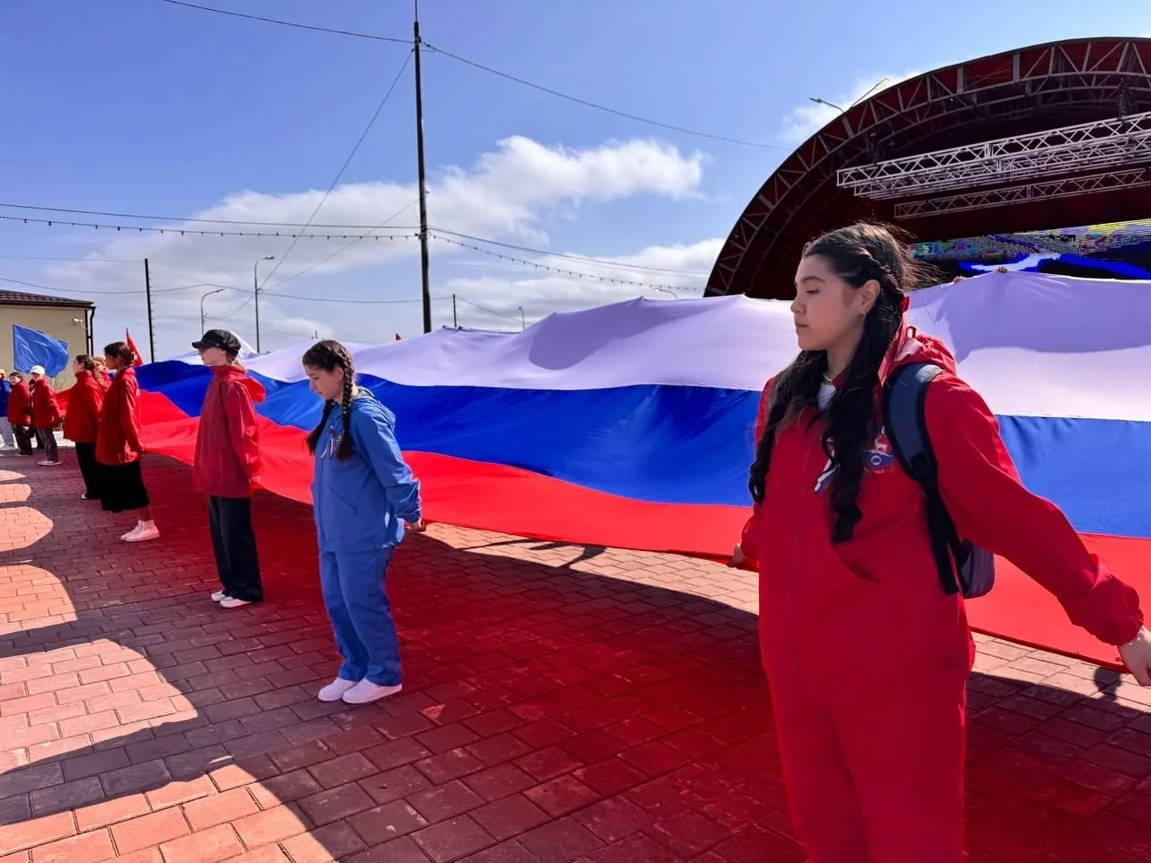 12 июня приглашаем жителей и гостей района принять участие в праздничных мероприятиях

В 12:00 на Пл