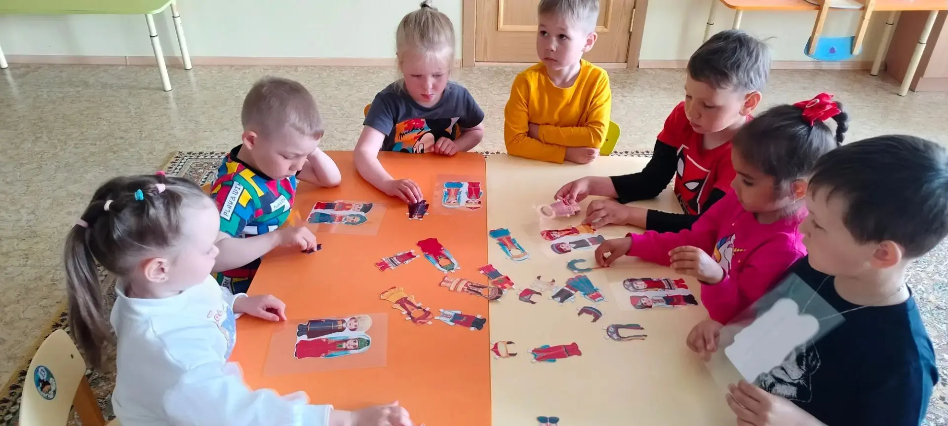 Наряжаем кукол — узнаём Россию 🧸✂️