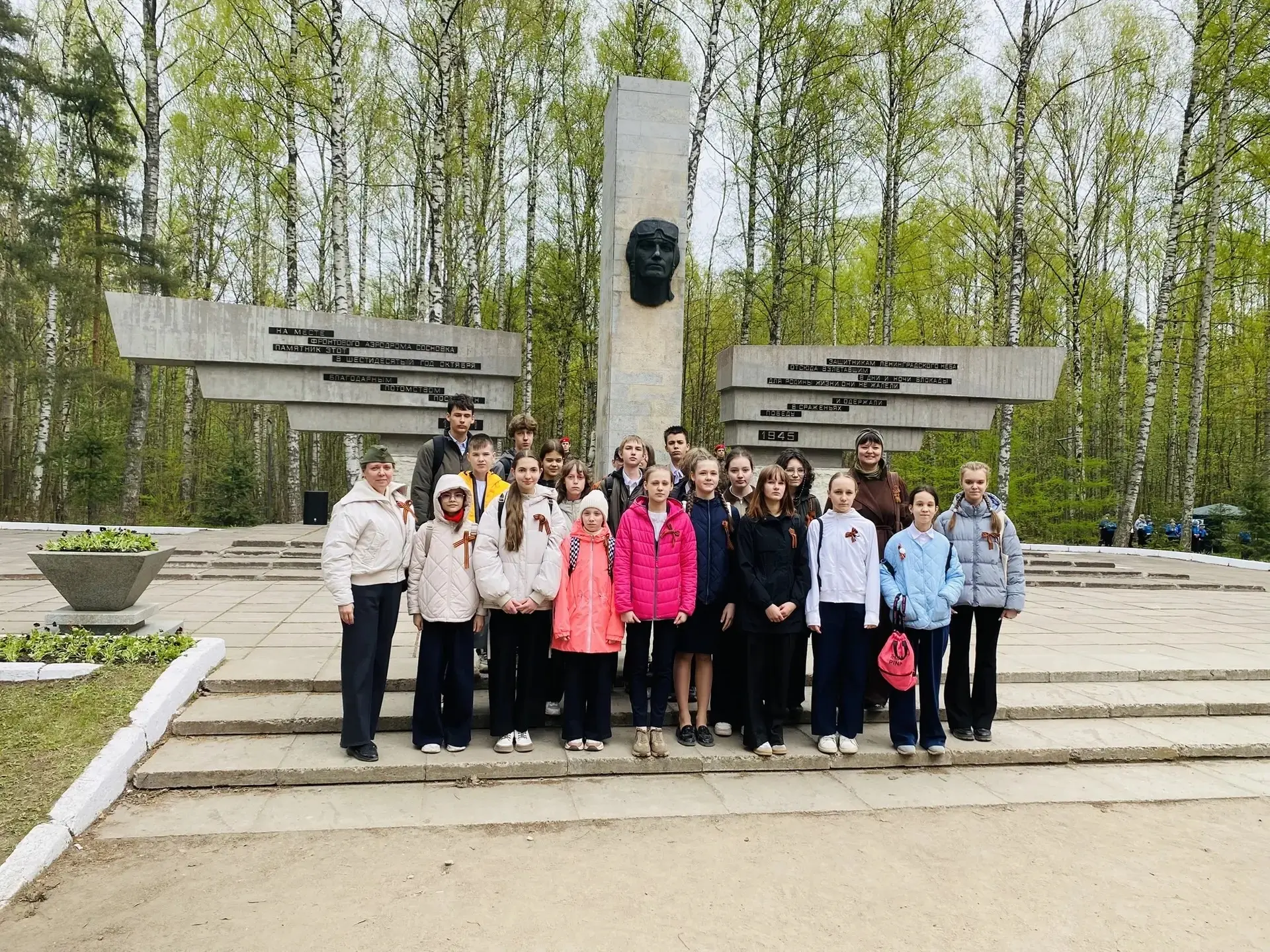 ✨ Памяти павших будьте достойны ✨  7 мая ученики 7 «В» класса вместе с классным наставником Ольгой Н