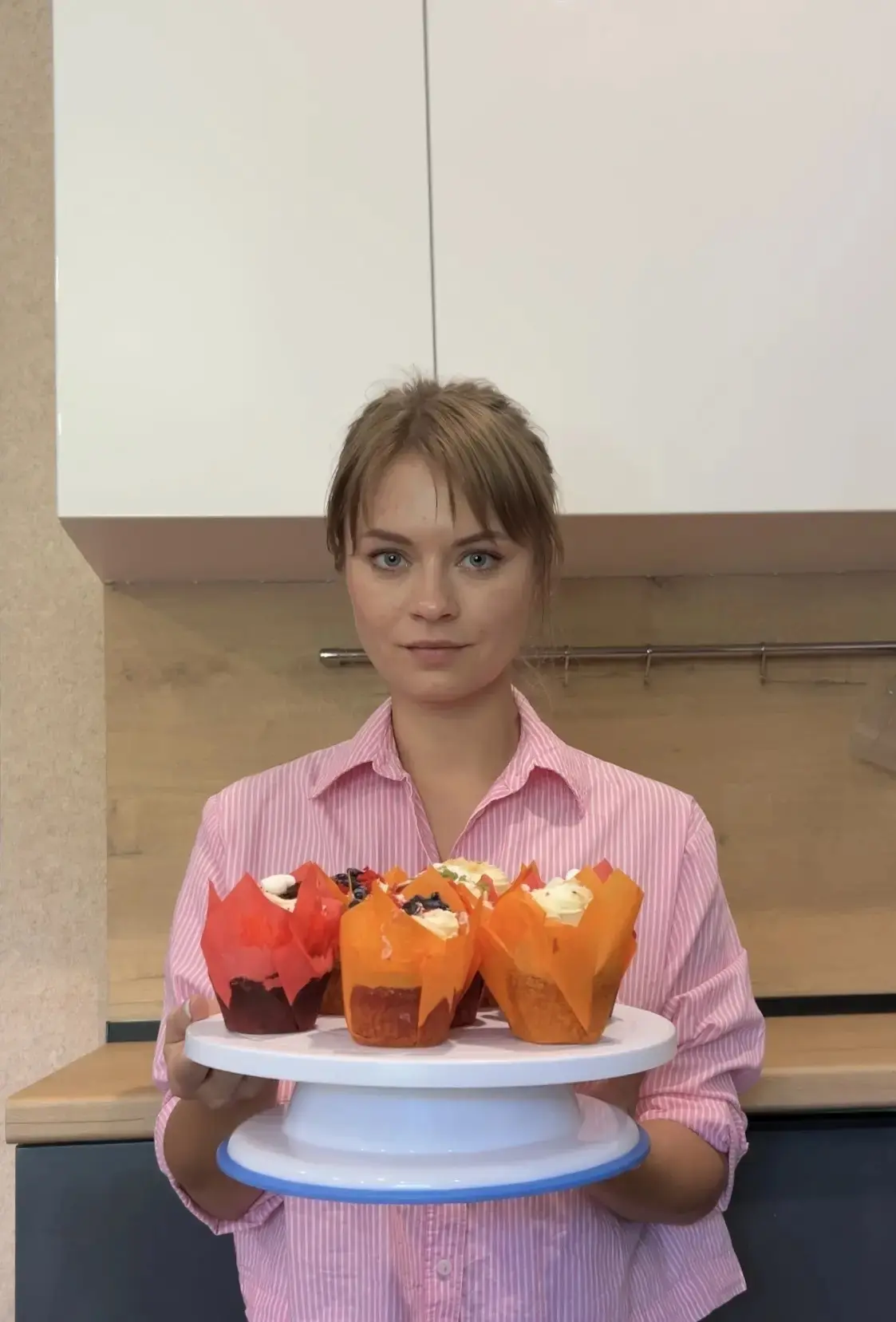 🎂🥐🥨Кондитер — это кулинарный волшебник, чья работа сочетает строгую технологию и искусство. Он не