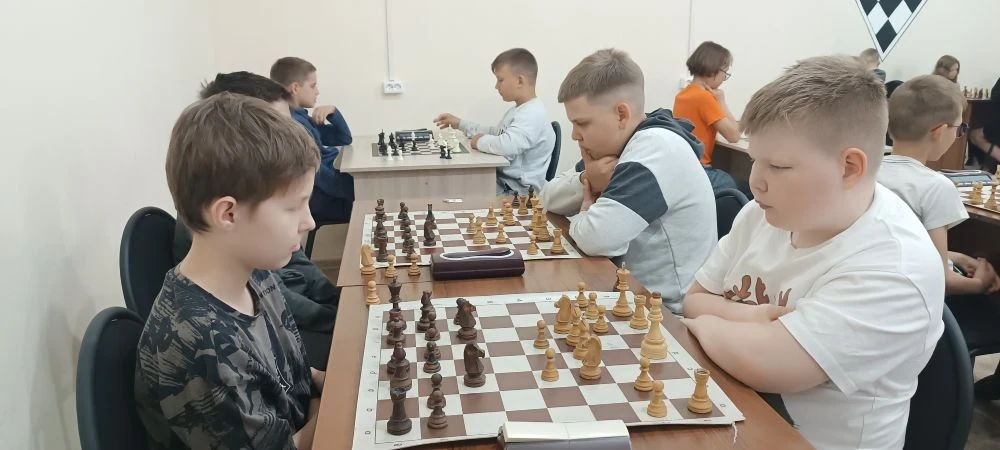 ♟ В стенах шахматного клуба «Белая ладья» состоялся турнир, посвященный Дню защиты детей.

👶К Между