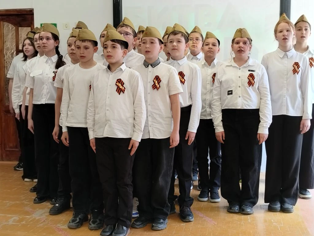 Сегодня  битва хоров  "Песни великой Победы" прошла среди учащихся 5-10 классов. 

Этот конкурс стал