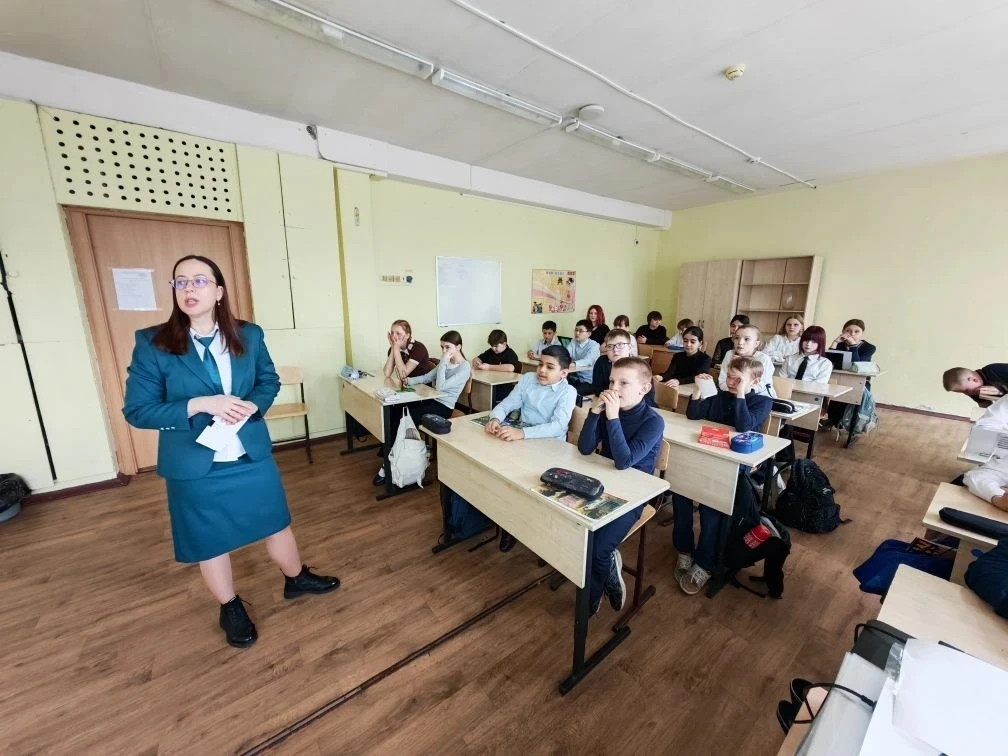 🧑‍🏫🎓Налоговая грамотность в 5 классе: Учимся управлять деньгами с детства!💰  📅Сегодня в 5 классе наш