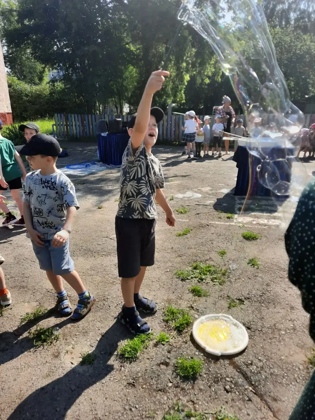 💥Сегодня к ребятам из лагеря дневного пребывания в гости приходила Фея мыльных пузырей. Ребята  был