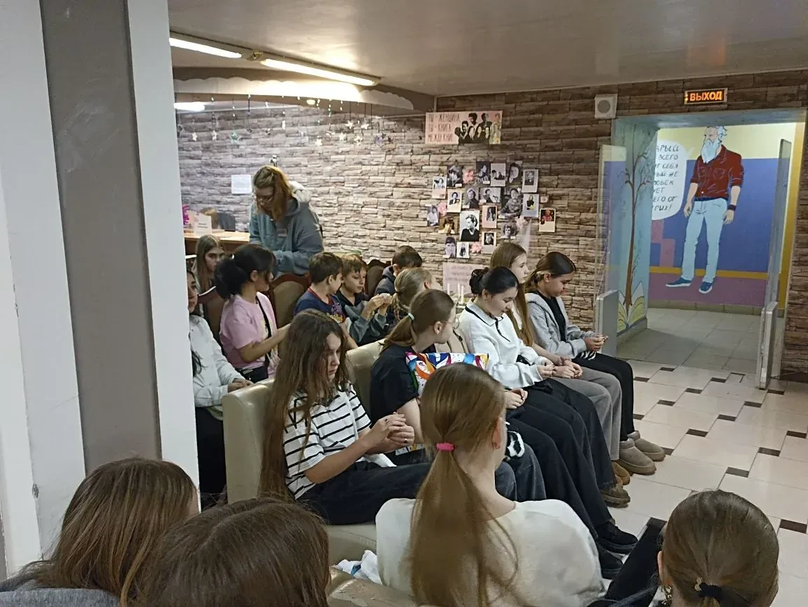 🎭 5 «Г» класс прикоснулся к поэзии разных эпох в Молодёжной библиотеке  Ученики 5 «Г» класса соверши