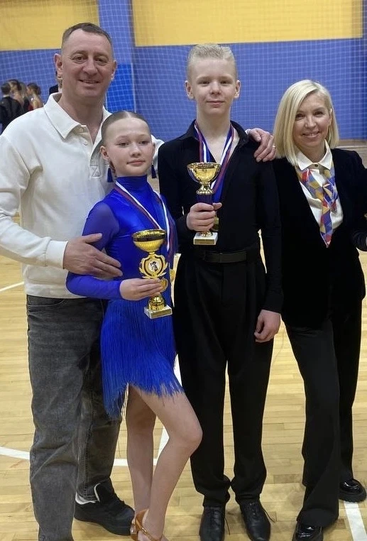 8 марта состоялся турнир по бальным танцам «Мамин Вальс»! 💃🕺 Наш ученик из 5 "Г" класса, Иван Кабыто