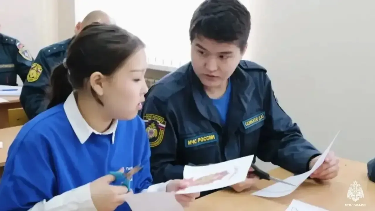 🕊️ В рамках Всероссийской акции «Окна Победы» активисты Движения Первых из 6 «в» и 6 «г» классов при