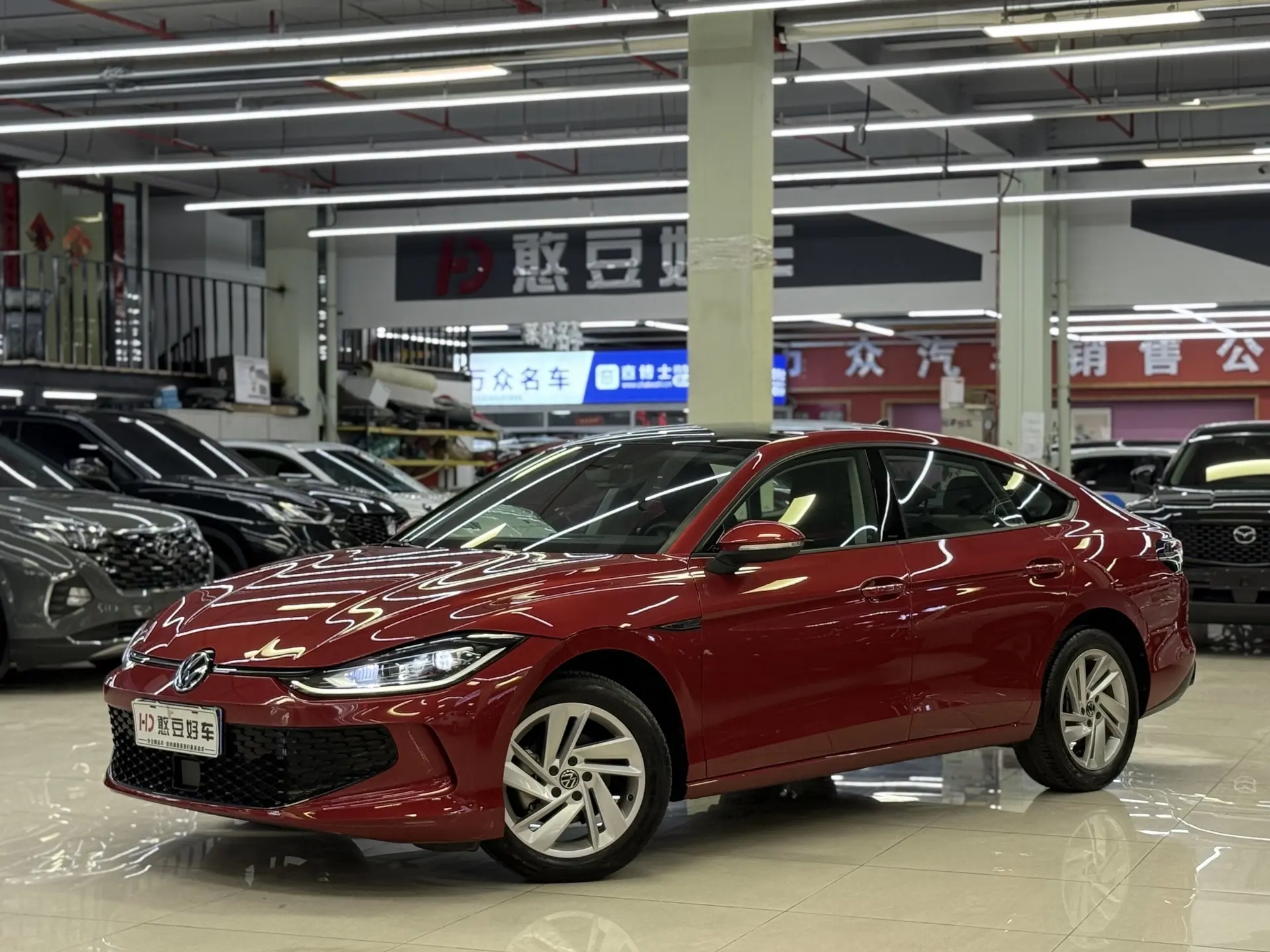 В продаже на рынке Китая🇨🇳

 🌟 Volkswagen Lamando 2022 года☄️

▫️1.4 (150 л.с) / передний привод
