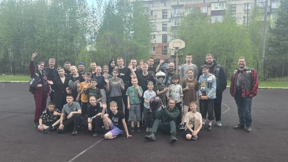 Традиционное поздравление ребят, с Днем защиты детей, от представителей Мотосообщества Нерюнгринског