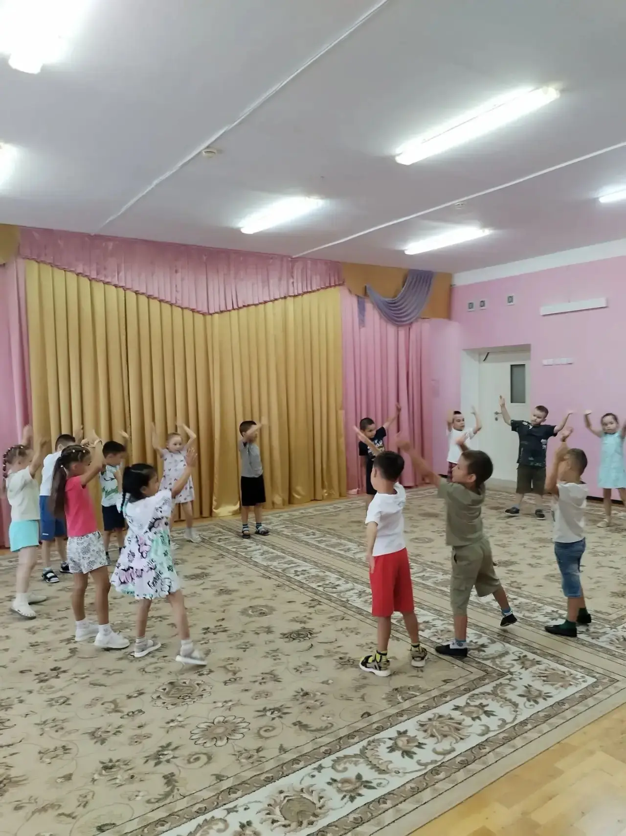 Музыкальное занятие в старшей группе №3