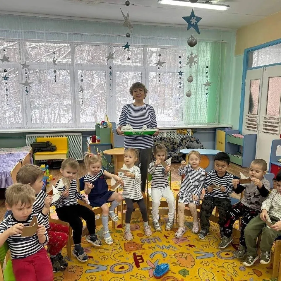 МБОУ "Гимназия №9" ДО г.о.Балашиха. Дошкольники и педагоги пришли в тельняшках, чтобы отметить День 