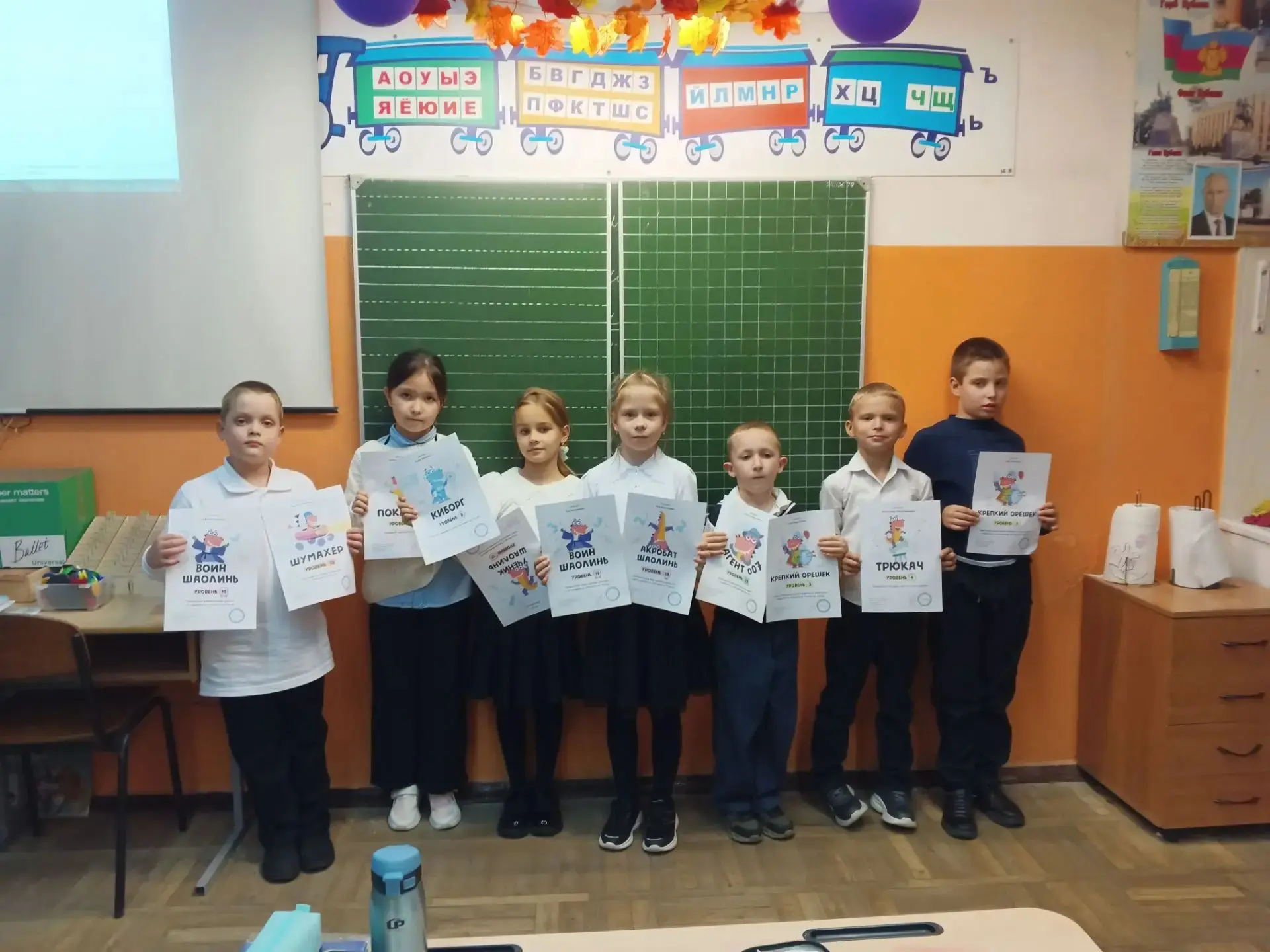 Наши самые активные ребята 2 "Д" класса,решившие задания от учителя на учи. ру получили...