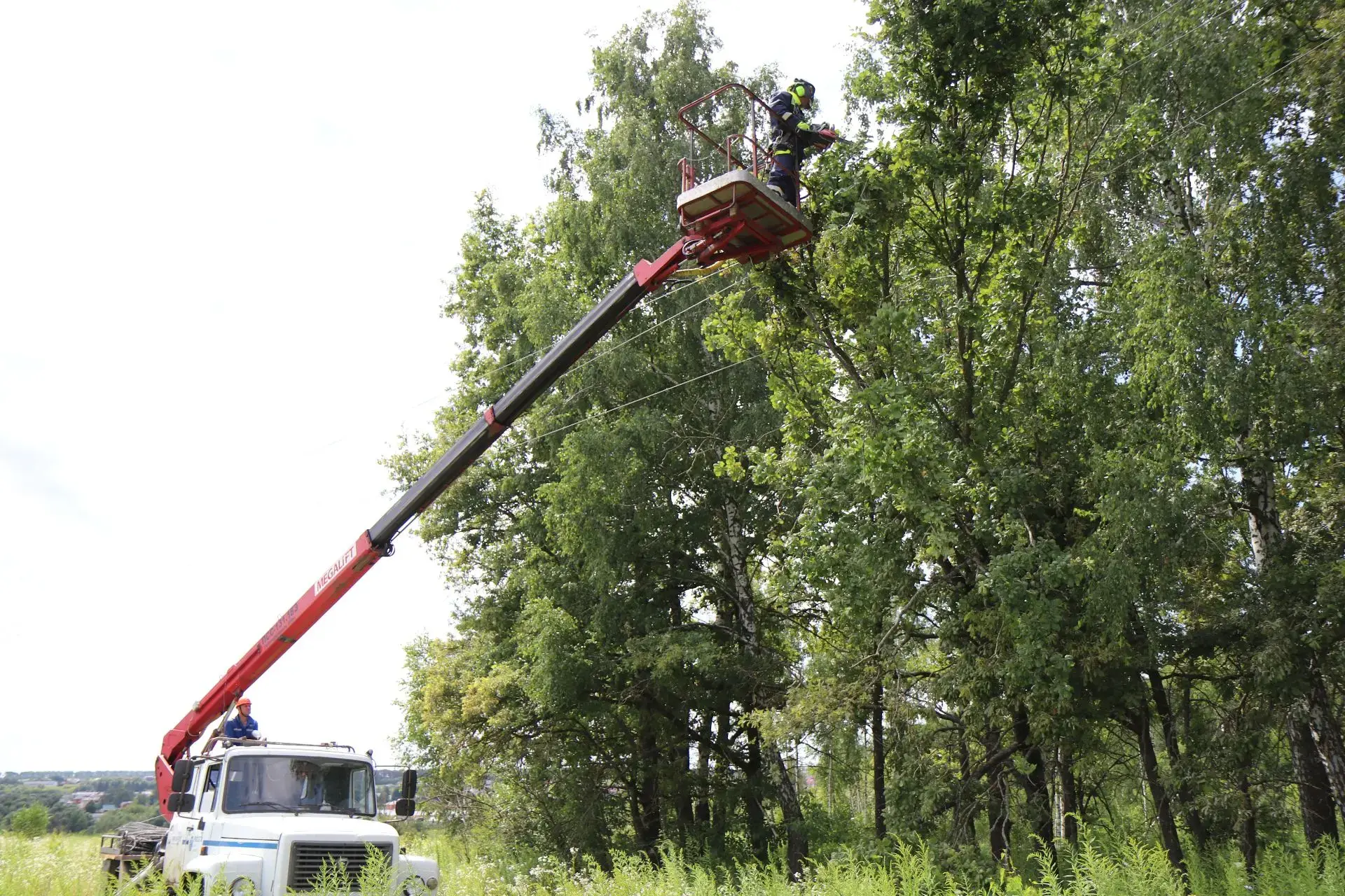 ⚒️Орловские энергетики ликвидировали последствия непогоды в регионе  Вчера в Орловской области из-за