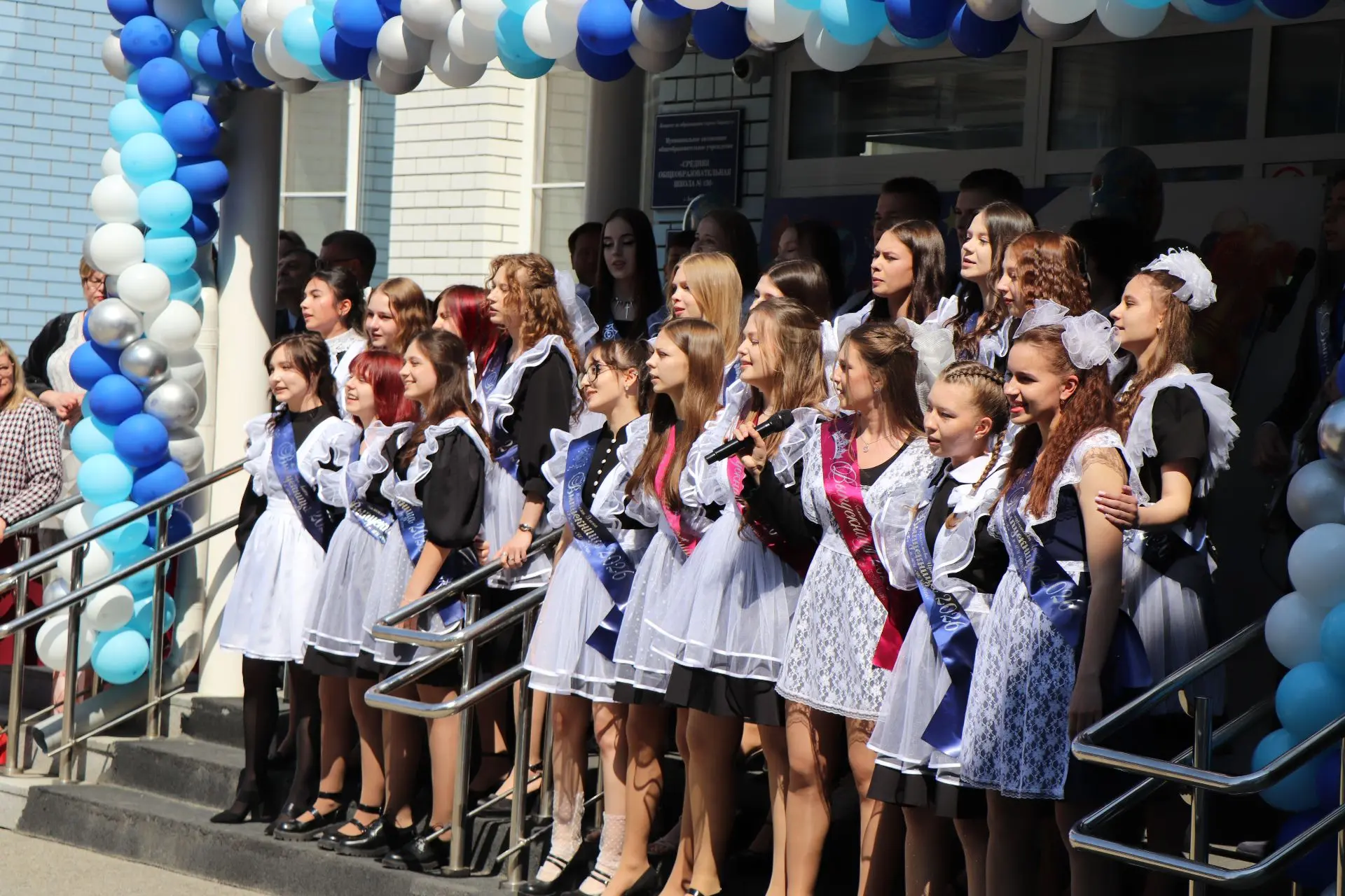 #Последнийзвонок_11 классы💔🔔   🎈В нашей школе прозвенел Последний звонок. Для учащихся 11 классов - 