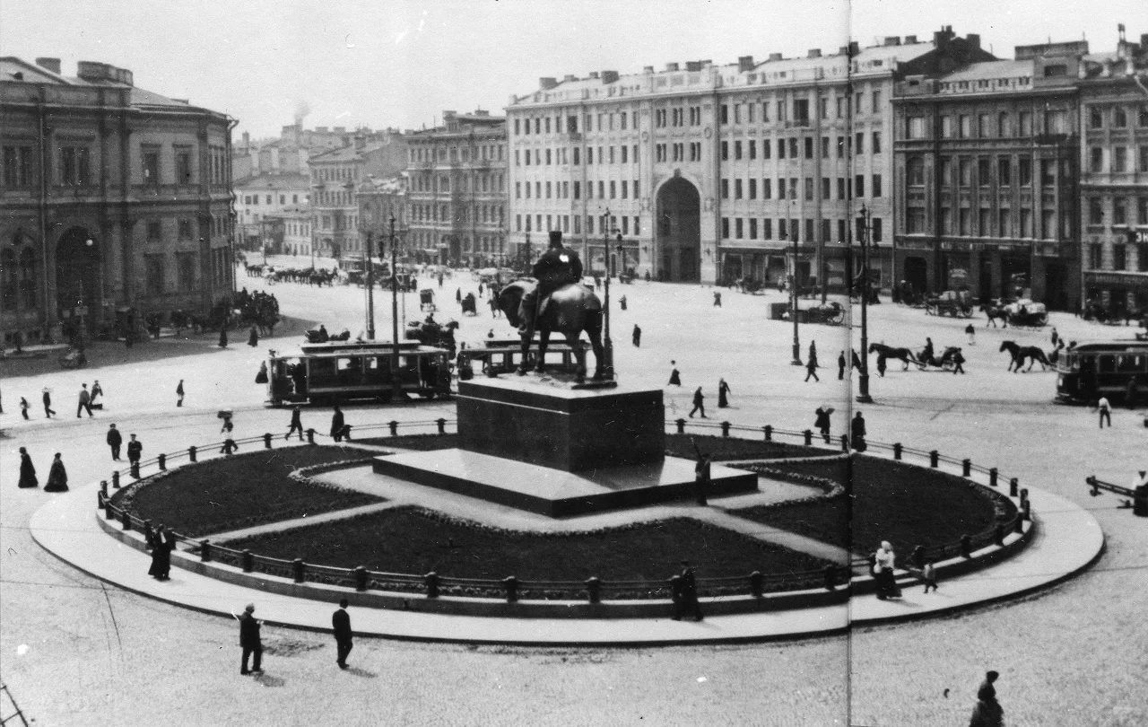 1913.Знаменская площадь.