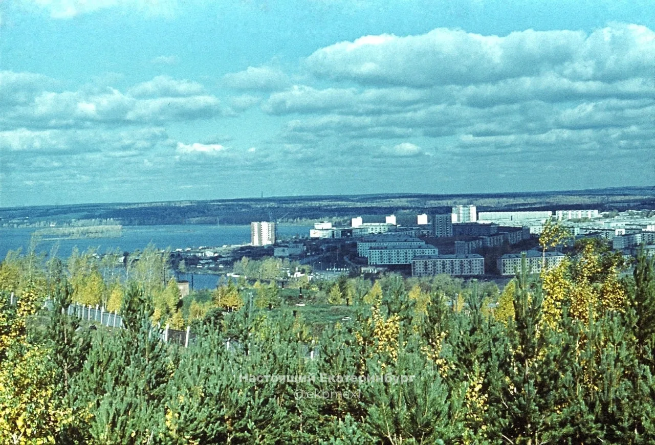Панорамный вид на Нижне-Исетский пруд и Химмаш, 1980 год.

Прислать новость: админ