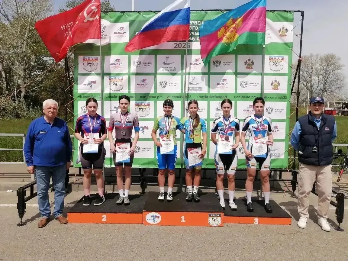 🏆 Поздравляем Дарью Бессонову, ученицу 8-Б класса с победой!   🥇 Первое место в командном спринте на