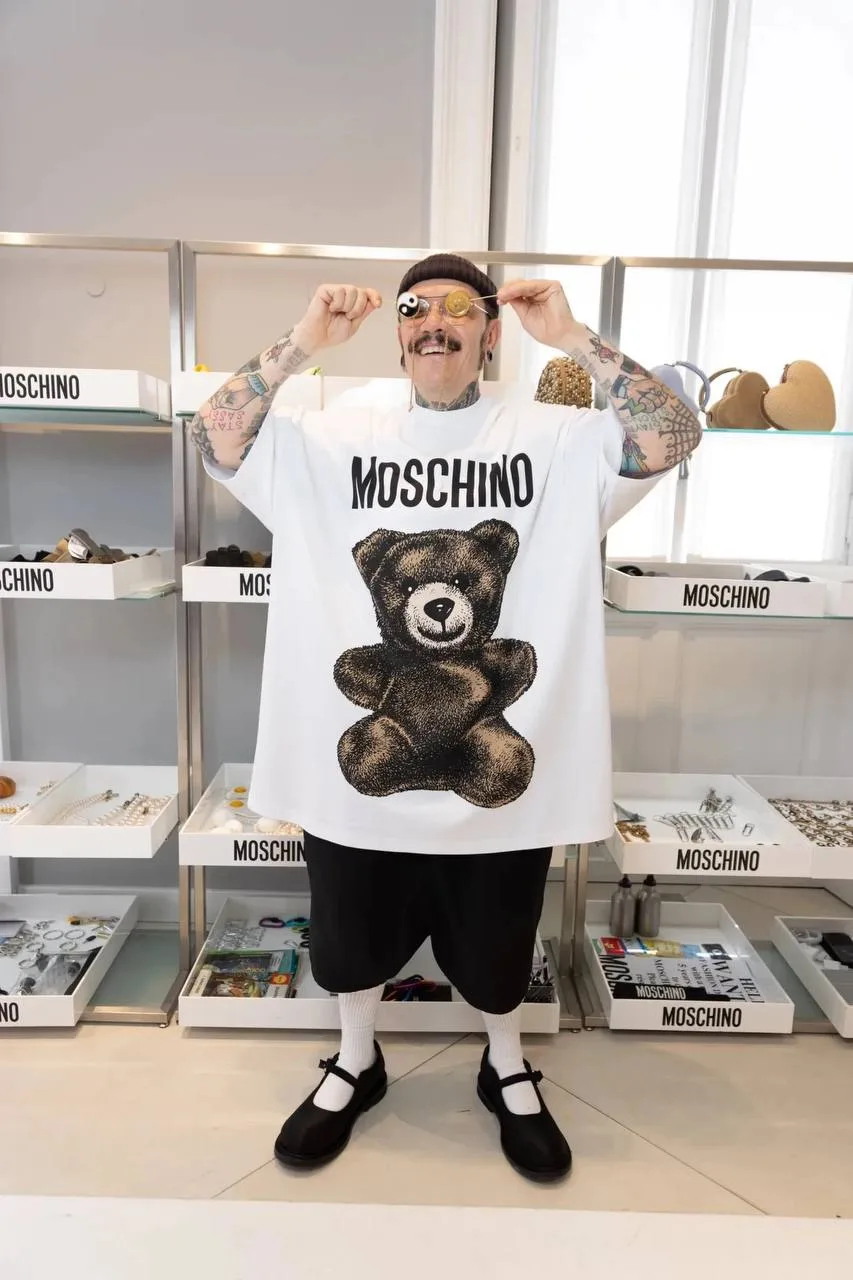 До свидания, наш ласковый мишка! Адриан Аппиолаза уходит из Moschino. Напомним, аргентинский дизайне