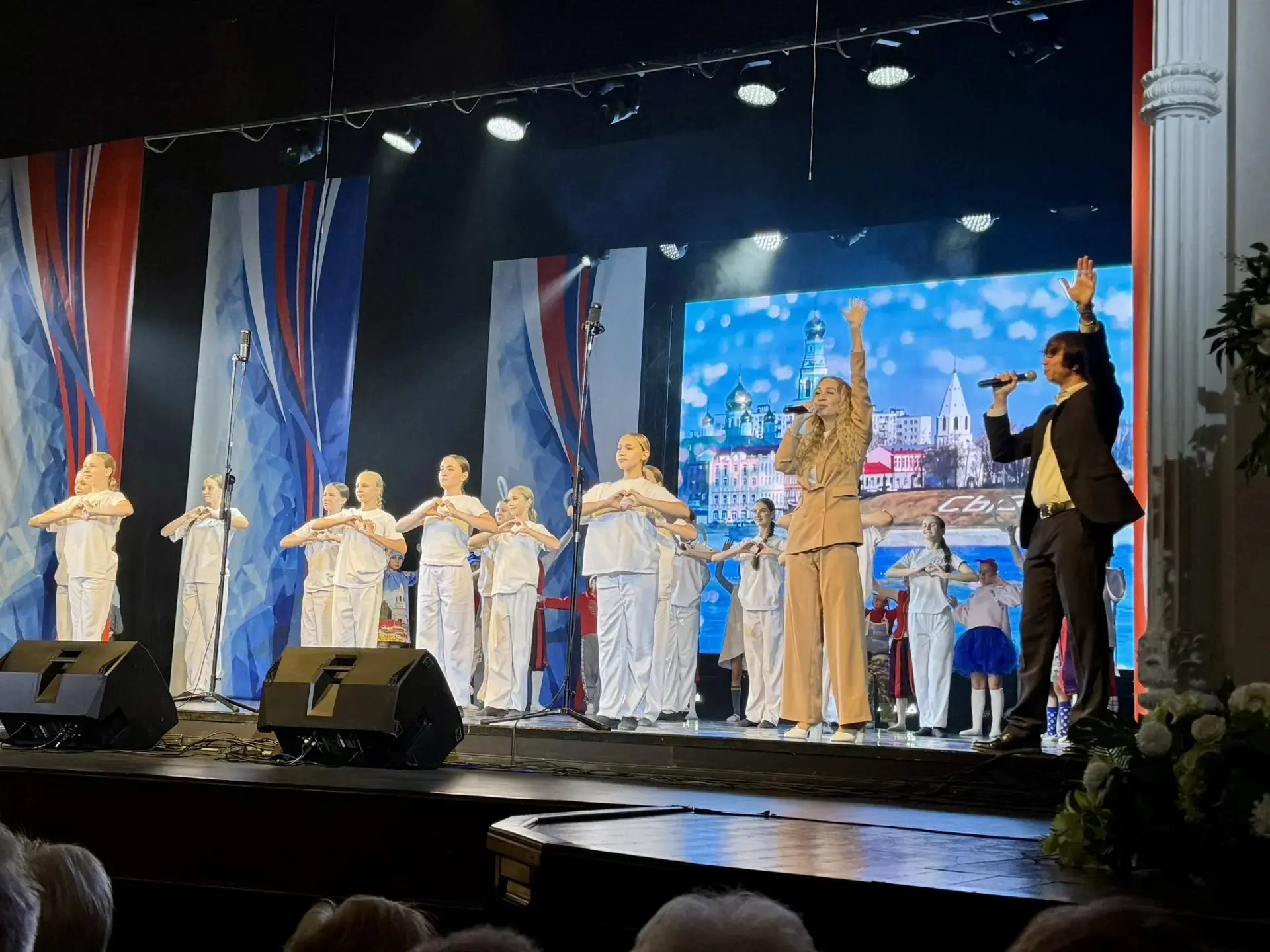 🎤В эти минуты в Драматическом театре им. А.Н. Толстого проходит торжественное собрание...