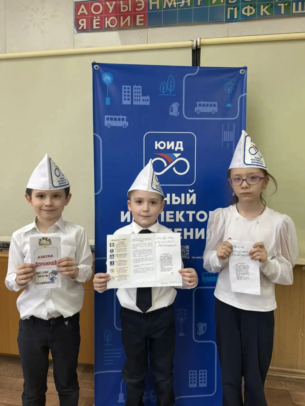 🚦 Безопасность не на каникулах: как в школе №18 прошла «Неделя безопасного поведения» 🛡️  На этой не