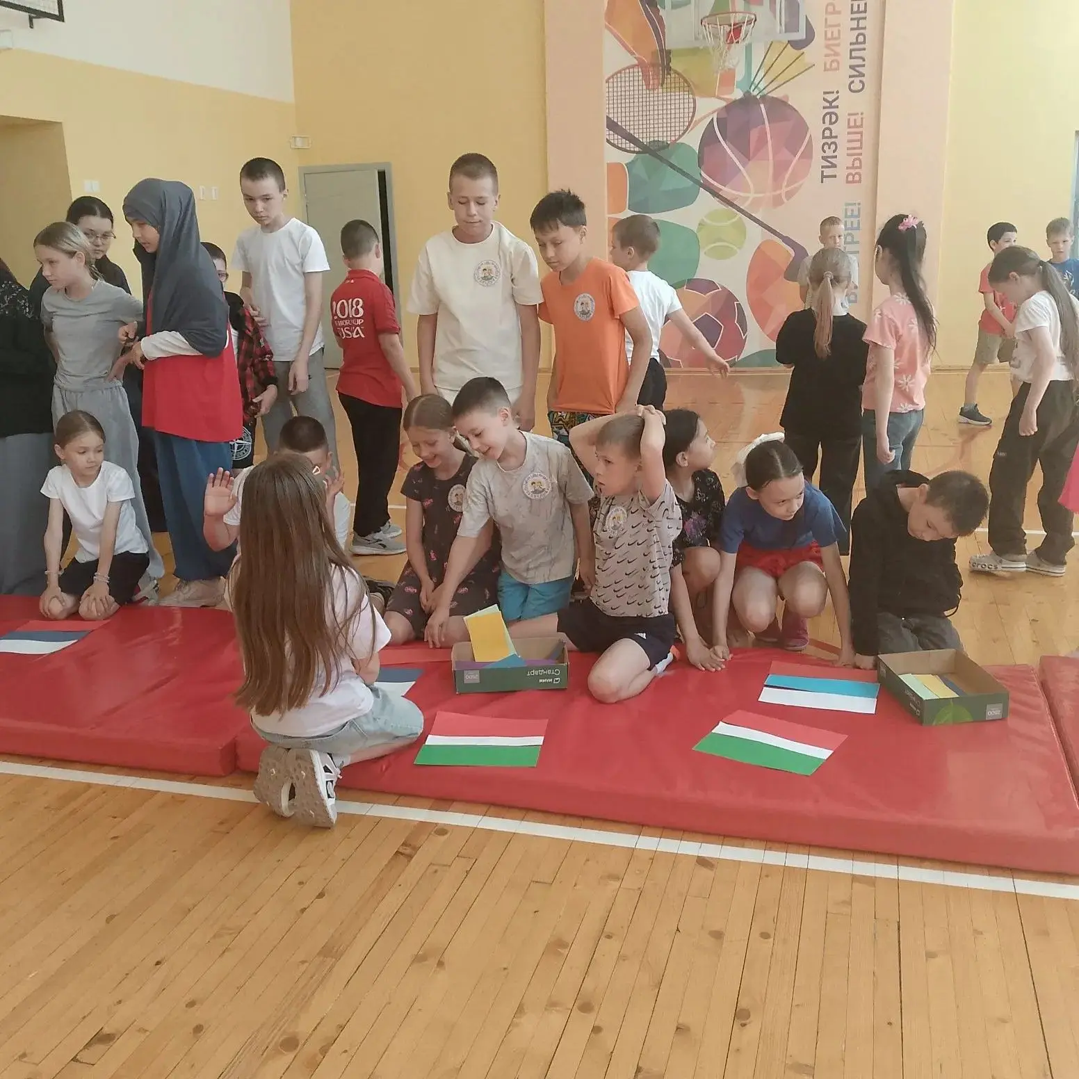 🇷🇺🇷🇺🇷🇺Мәктәп яны лагере "Ватанга мәхәббәт нурлары" темасы астында узды. Бүген барлык чаралар д