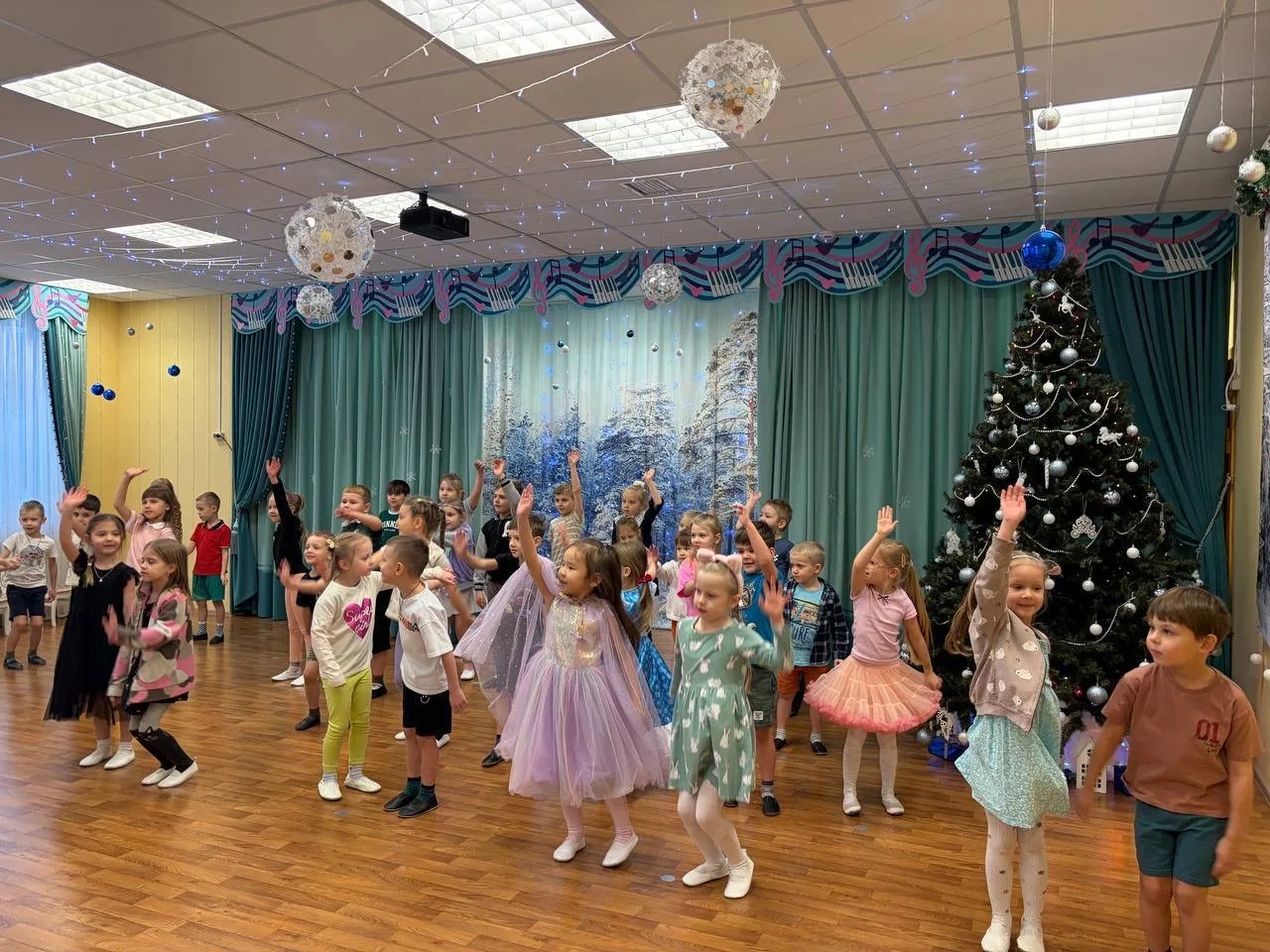 🎄Лесная гостья прощается с детским садом❄️  ❄️После продолжительных новогодних каникул наши ребята в