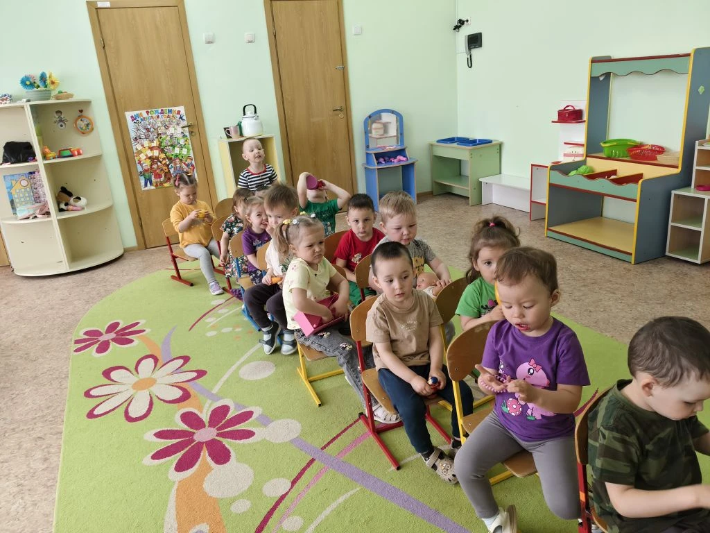 Сегодня группа "Светлячок" чудесно провели время, играя в сюжетно-ролевую игру "Автобус...