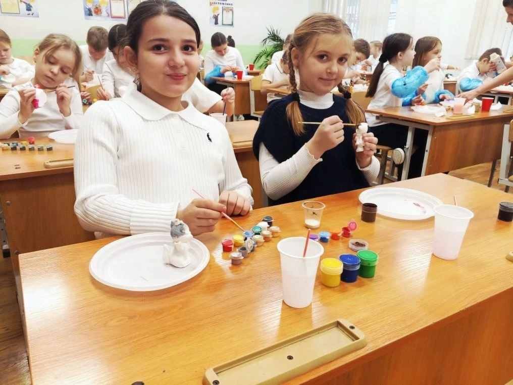 🎨 Маленькие руки — большое сердце ❤️   В минувший четверг в нашей школе царила особенная, теплая атм