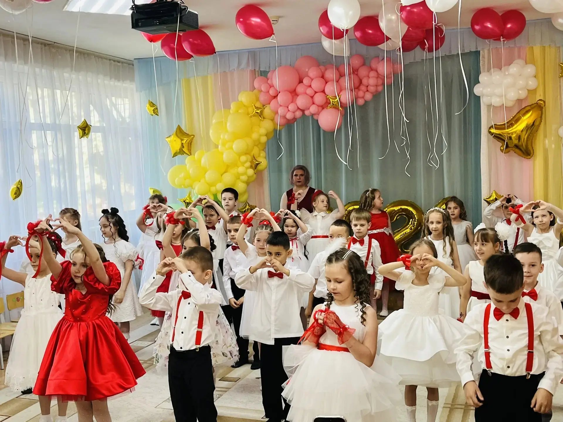 🎩 "По просторам интернета": Выпускной утренник в сети! 💻