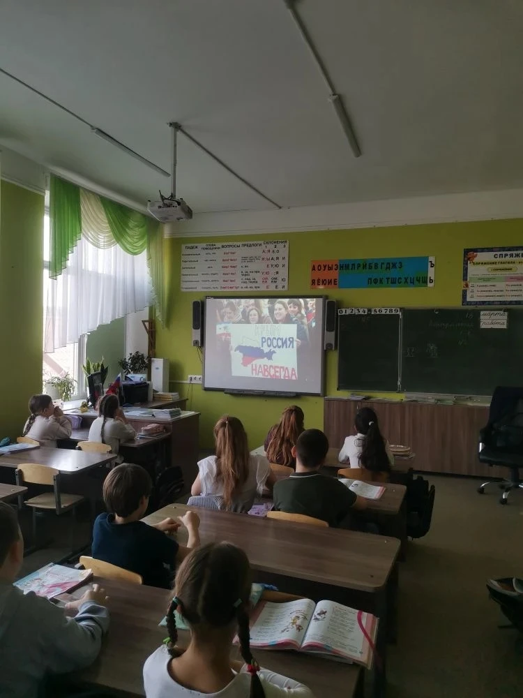 🇷🇺 КРЫМСКАЯ ВЕСНА: МЫ ВМЕСТЕ! 🤝✨  Сегодня, 18 марта, в МАОУ «Гимназия №34» прошли тематические класс