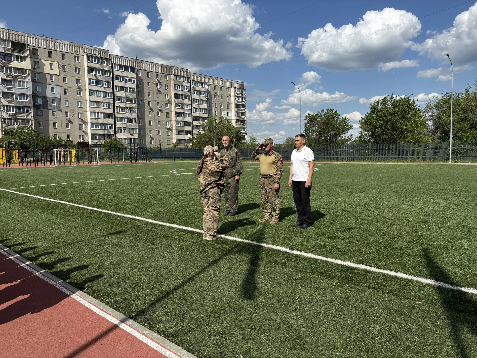 ОБМЕН ОПЫТОМ

25 мая 2026 года на футбольном поле прошла встреча учащихся ВПК «Медведи» ГБОУ «ЛУВО «