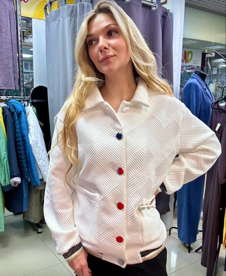 Бомбер размер 50. Цена 5500. Идеальный вариант для весны🌼🌸👕👖👚