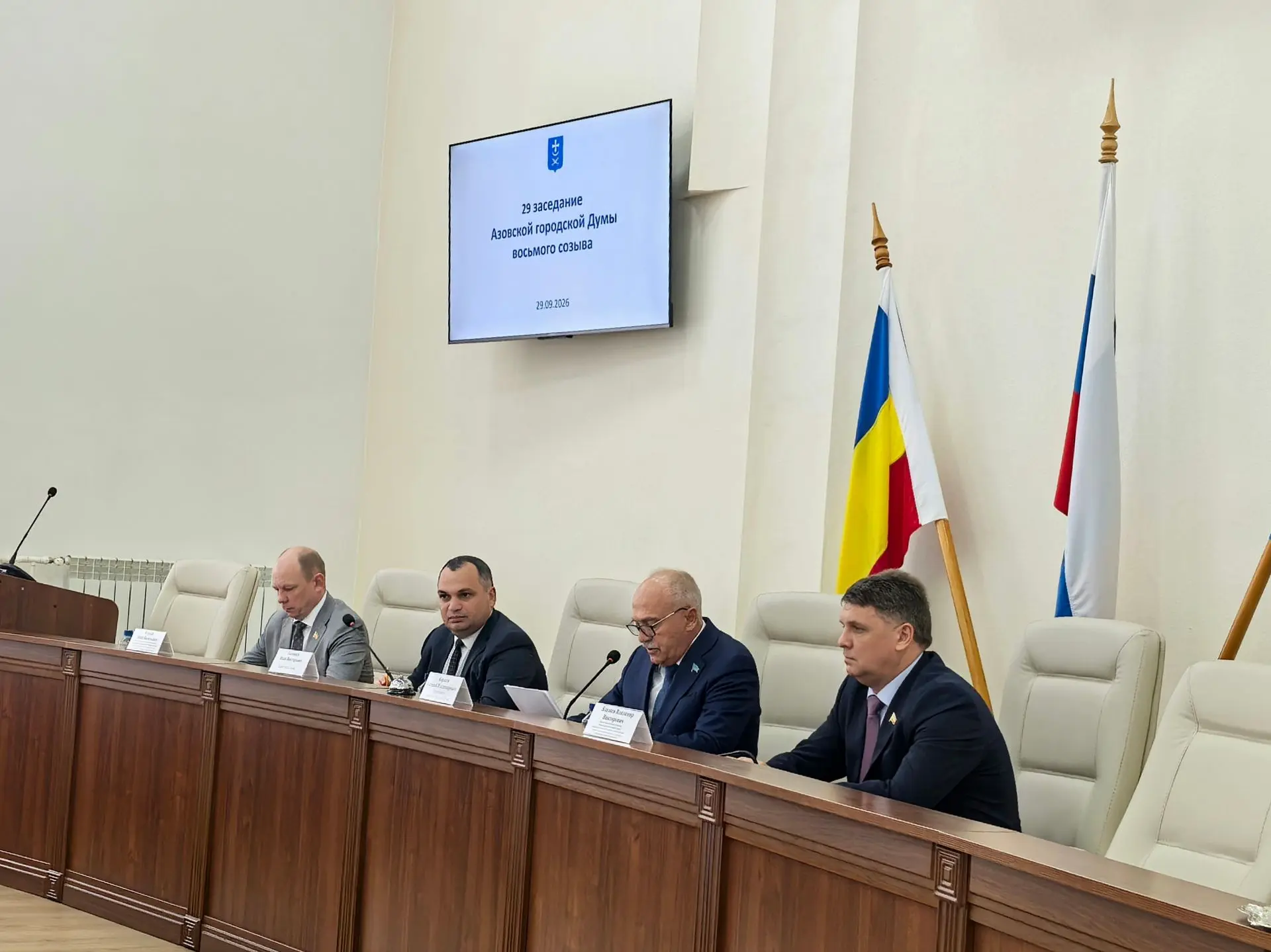 Во время сегодняшнего заседания городской Думы поблагодарил депутатов, которые помогали...