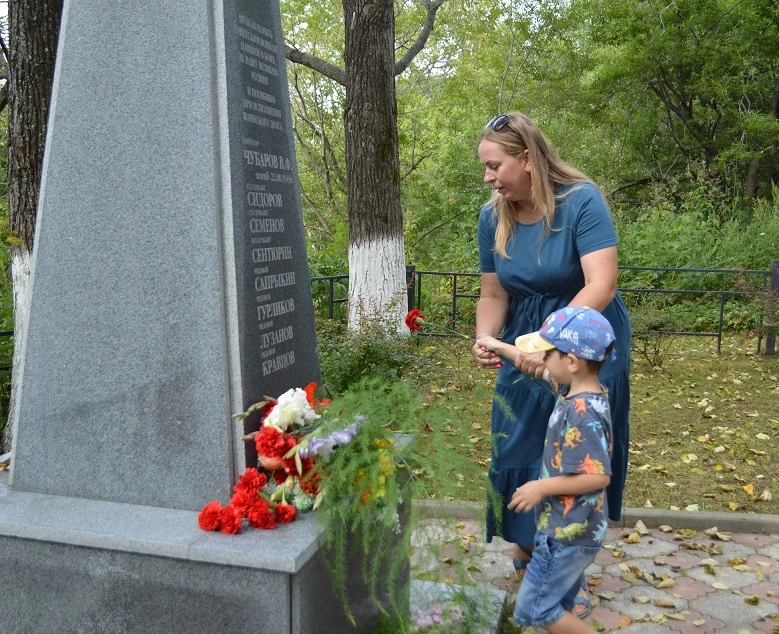 Сотрудники отделения МАУК КДЦ «Мир» в г. Поронайске провели в селе Гастелло церемонию в...
