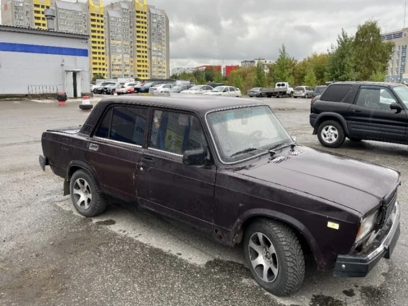 В Барнауле задержаны подозреваемые в угоне автомобиля.