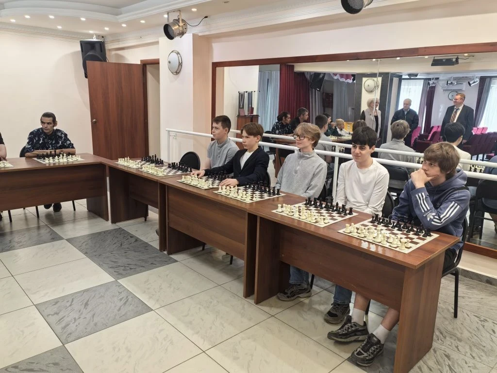 В предверии Дня химика в г. Киселевске прошел сеанс одновременной игры для воспитаннико...