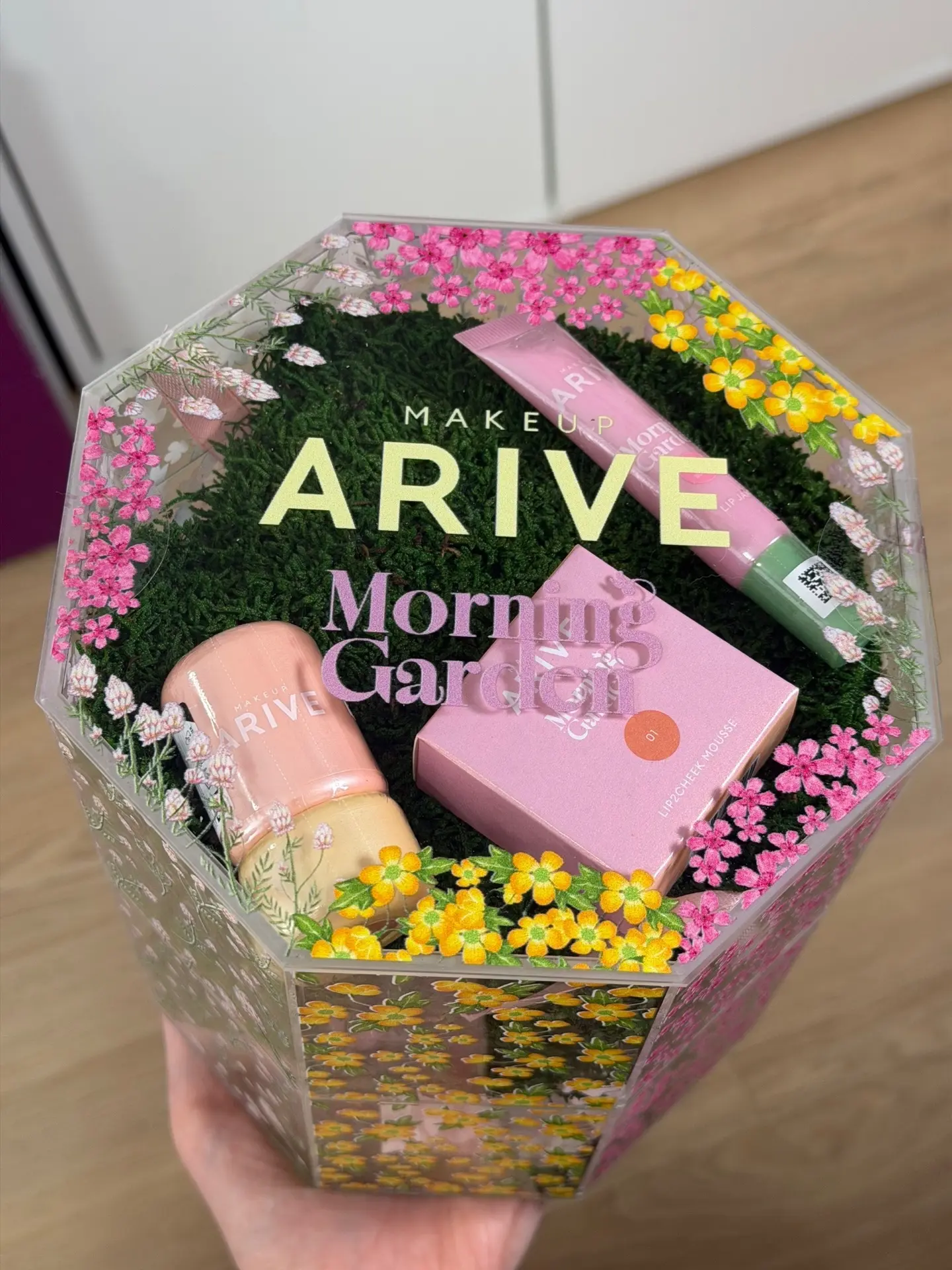 Недавно ко мне пришли новинки от Airive Makeup ✨

Летне-весенняя лимитированная коллекция Morning Ga