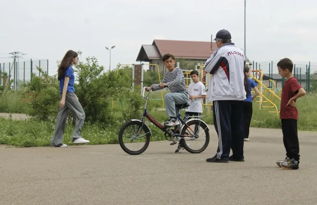 Не просто конкурс, а боевая готовность №1. 👨‍👩‍👧‍👦  На базе нашей школы был проведен районный этап к