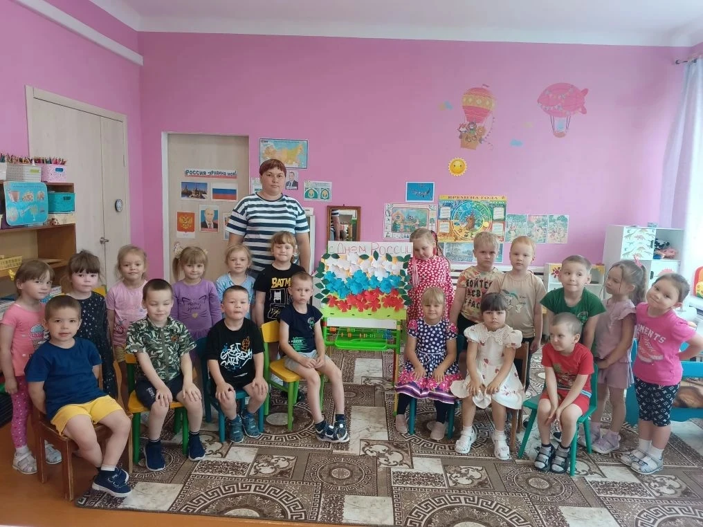 12.06.2026 года в стране отмечают День России. 
Накануне в старшей группе проведено познавательное м