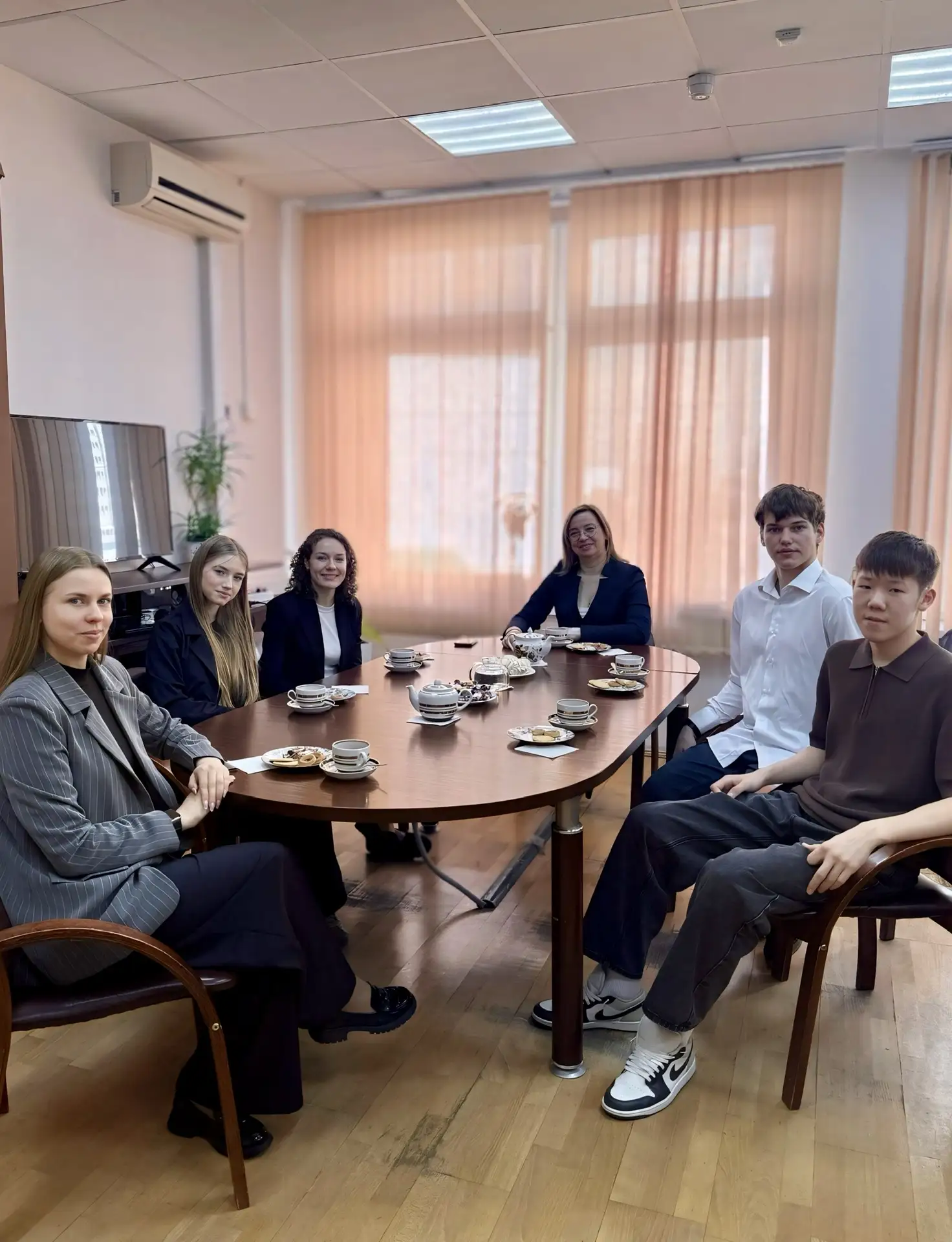 ☕️ Завтрак с директором - продолжаем традицию!   У нас в школе это уже вторая встреча в рамках данно