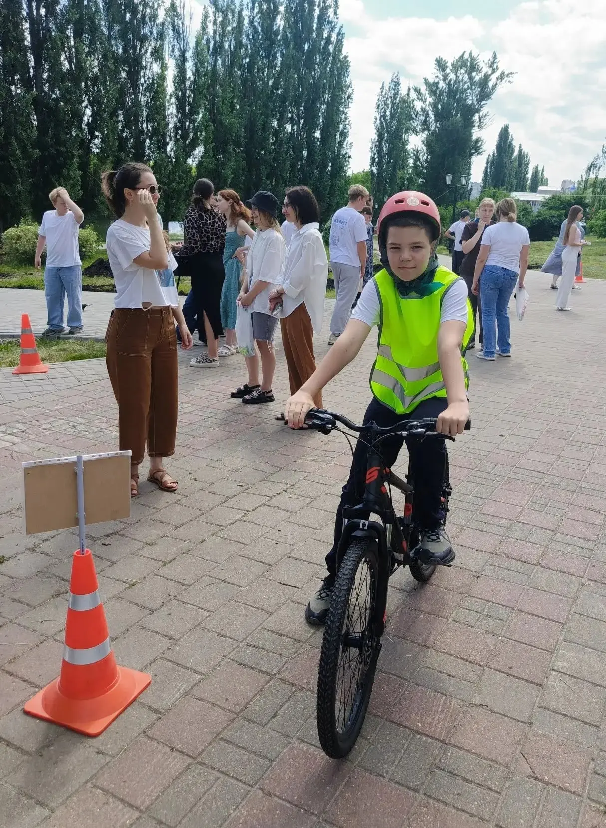 Сегодня наши ребята из филиала МАОУ «Татановская СОШ» в д.Красненькая побывали на открытии акции «Ле
