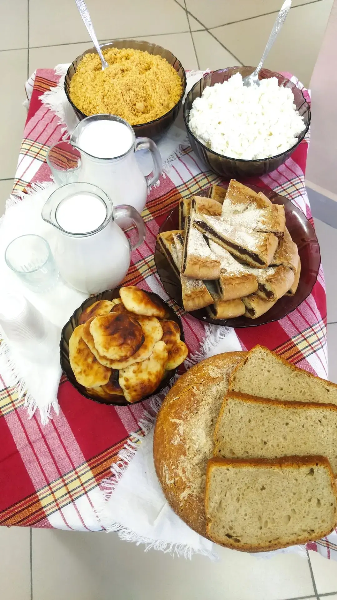 Хәерле иртә, дуслар!
Өстәлләребездә ризык, үзебез исән-сау булыйк!