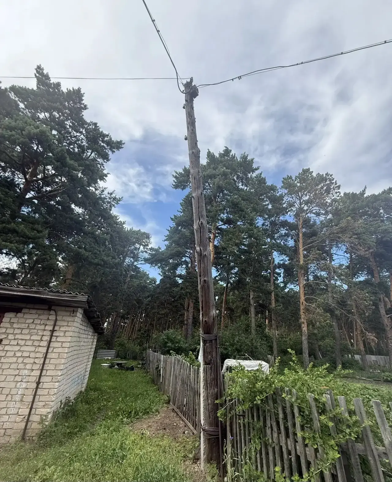 В Увельском районе после вмешательства прокуратуры в селе Кичигино демонтирована опасная опора линии