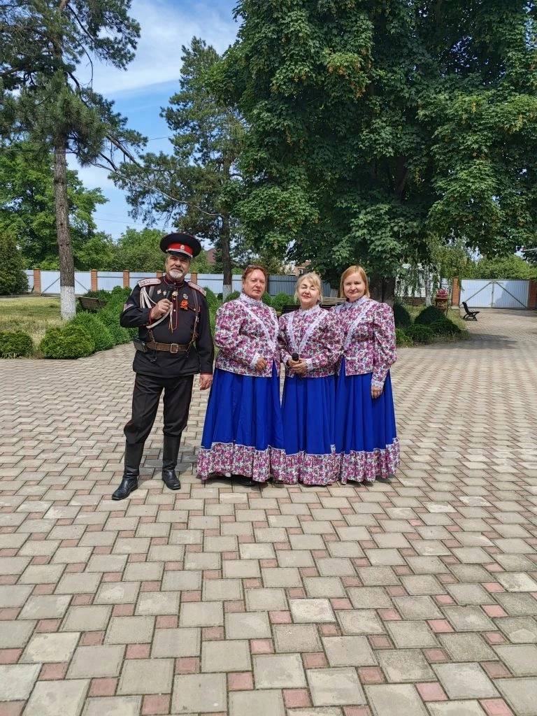В Доме интернате станицы Некрасовской вокальный коллектив Некрасовского Дома Культуры провёл праздни