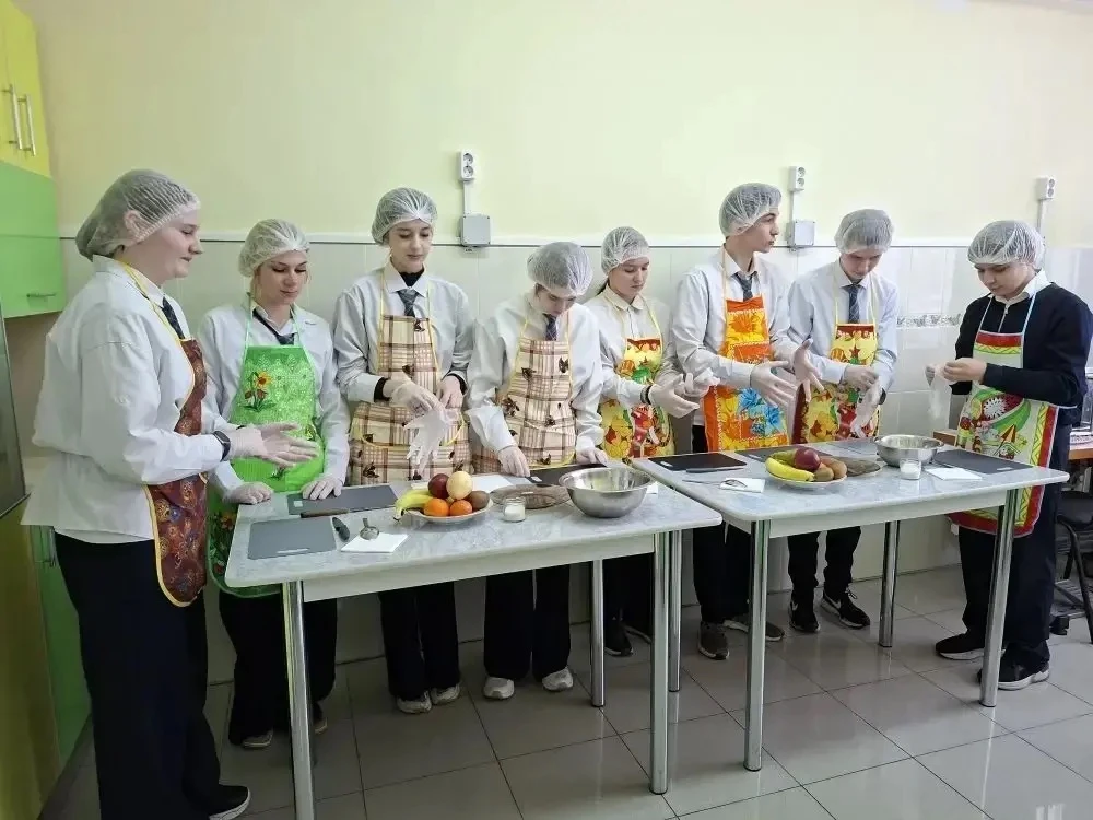 🥗Вчера в рамках декады науки и техники в нашей школе прошел необычный мастер-класс «Биология на таре